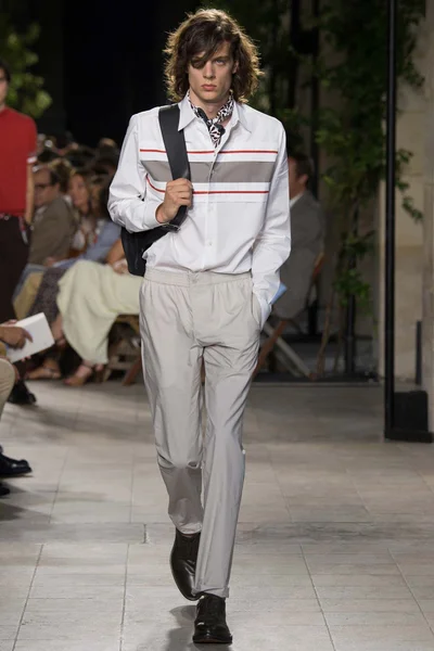 Look 8